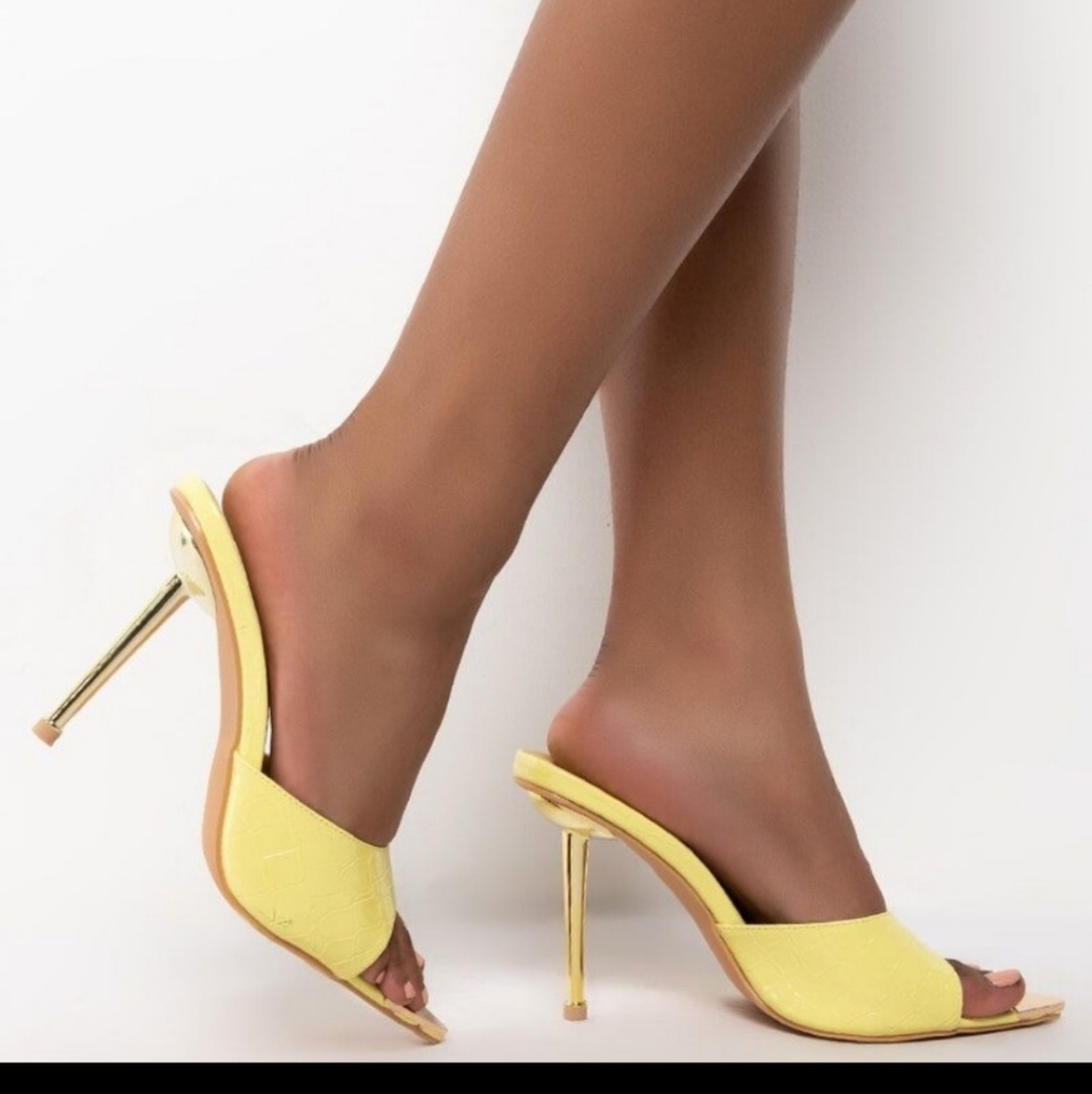 Elaine lemon lime Crocodile Gold tip pale yellow stiletto pump size 8 and 8.5